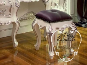 Мягкий низкий стул Modenese Luxury Interiors Royal